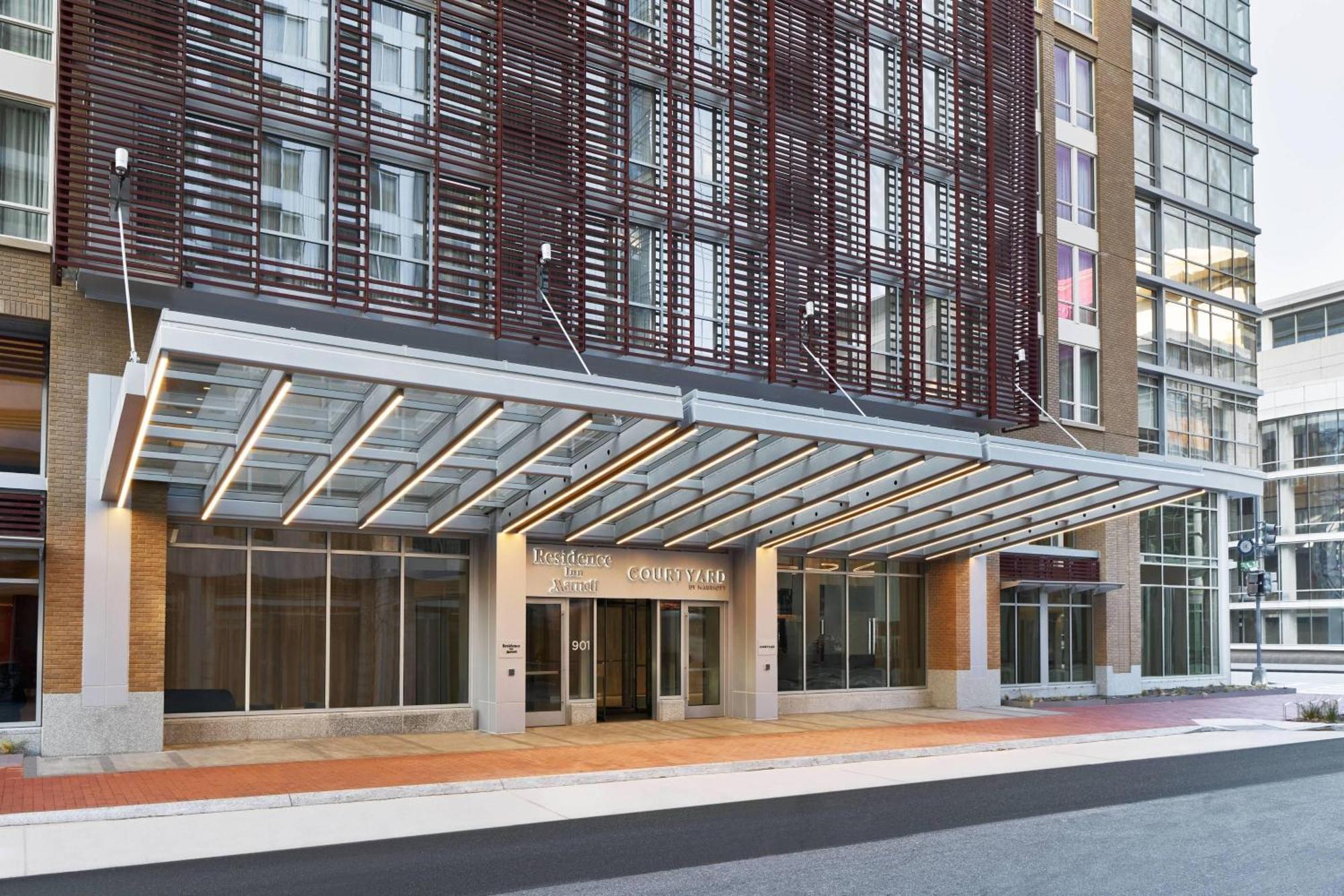 Courtyard By Marriott Downtown/convention Center Hotel